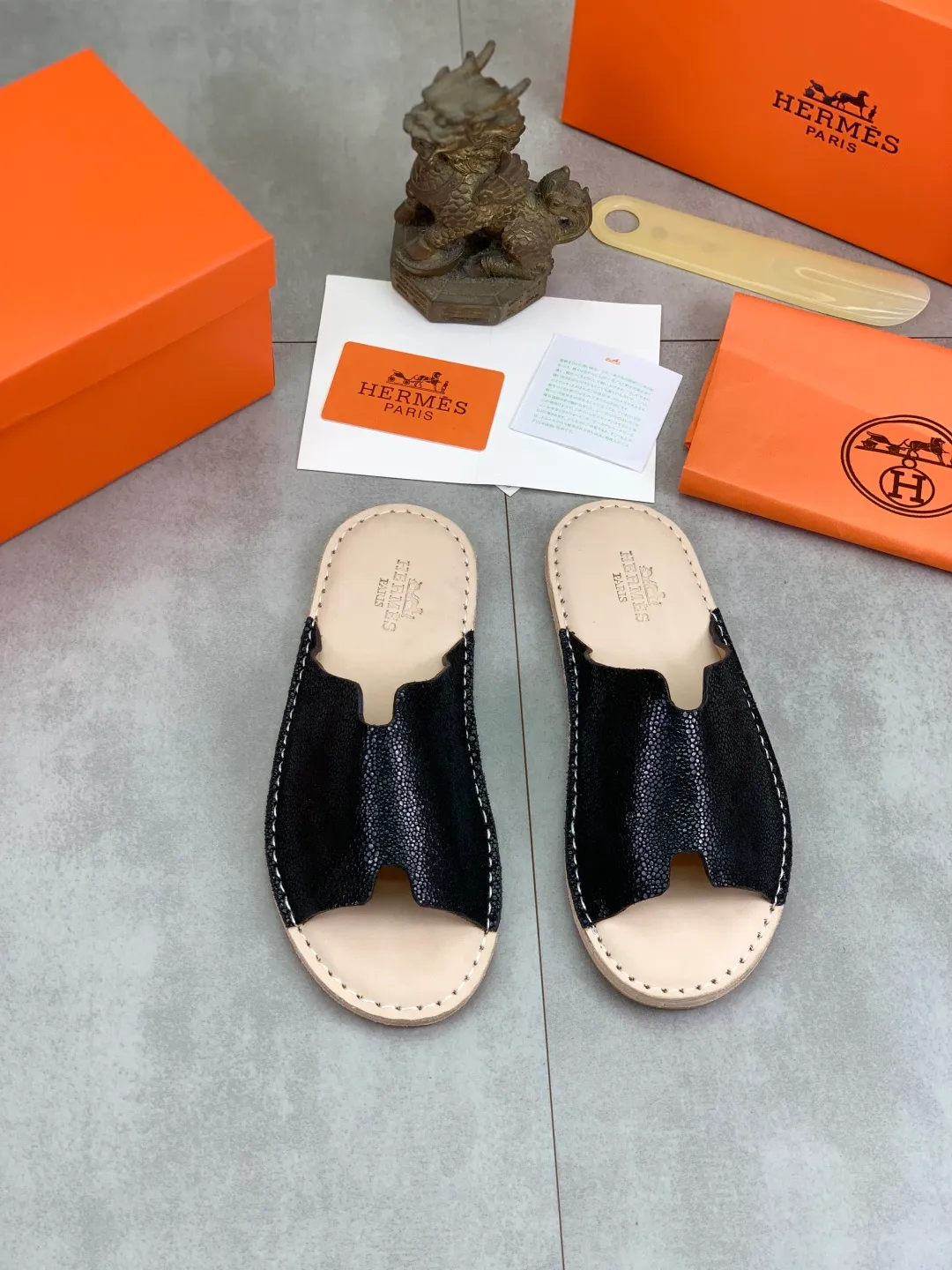 Men's men's shoes 💰P360 new model (genuine leather outsole series) new colors are coming simultaneously on the official website [HERMES] Hermès series: original development, original anatomy display, exclusive outsole [Material] Sole: original genuine leather sole with cow essence film 🌸. Fabric Original calfskin Lining: Imported cowhide, delicate and soft Code number: 38-44